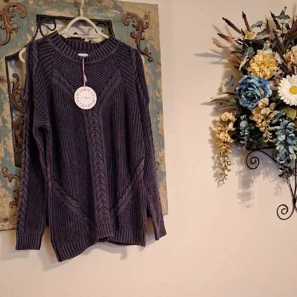 Umgee Dark Gray Cable Knit Cold Shoulder Sweater. NWT Size Large - Picture 1 of 13